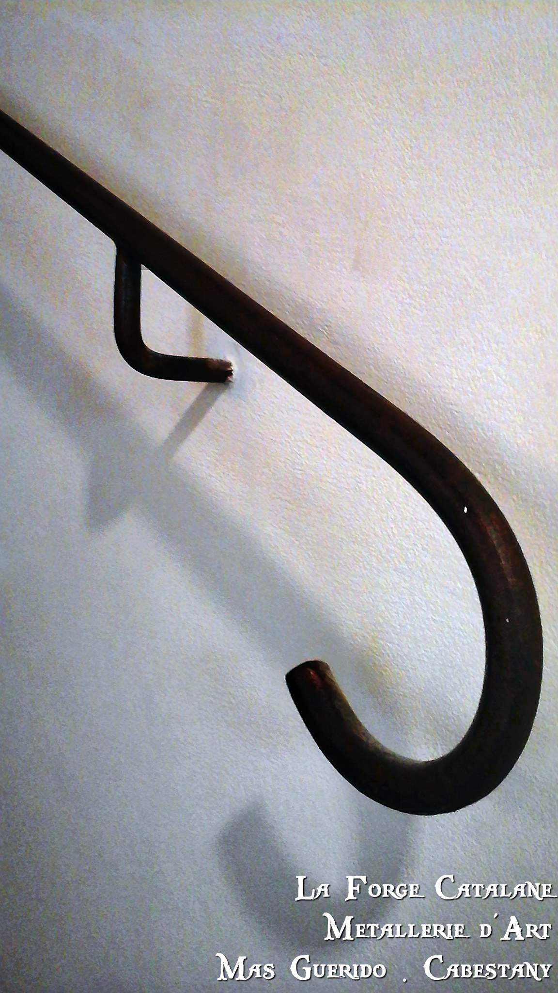 main courante fer rond cintre avec crosse de finition forge catalane.jpg